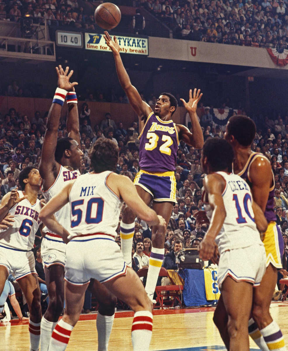 01-Magic-Johnson-079116364.jpg